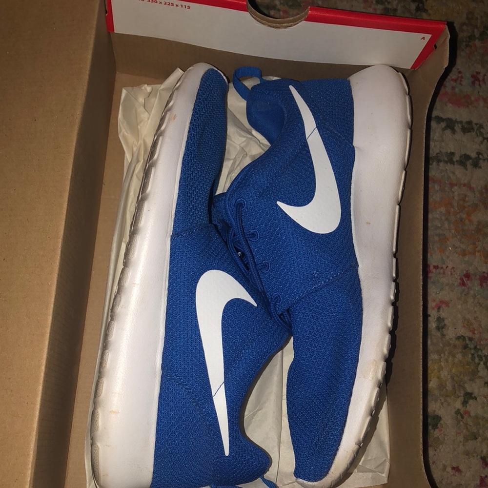 Nike Roshe shoes. Used but in good condition. Size 10.5! Stored safely
